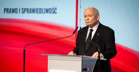 Wiemy, ile MF zamierza wypłacić PiS. Prawniczka: siedzimy na tykającej bombie