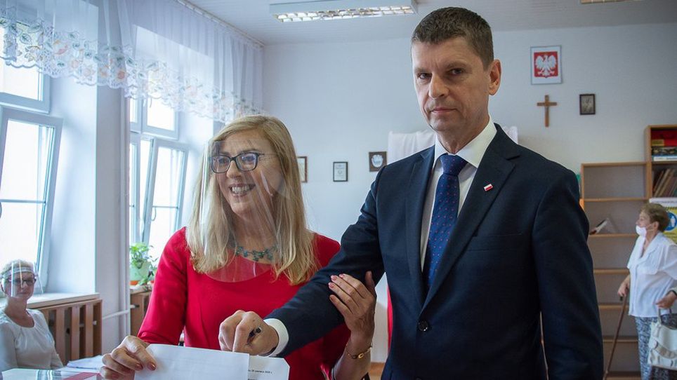 Piontkowski głosował bez maseczki. To oburzyło internautów