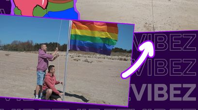 Małżeństwo gejów zawiesiło tęczową flagę na Helu. "Bo na Giewoncie stoi krzyż"