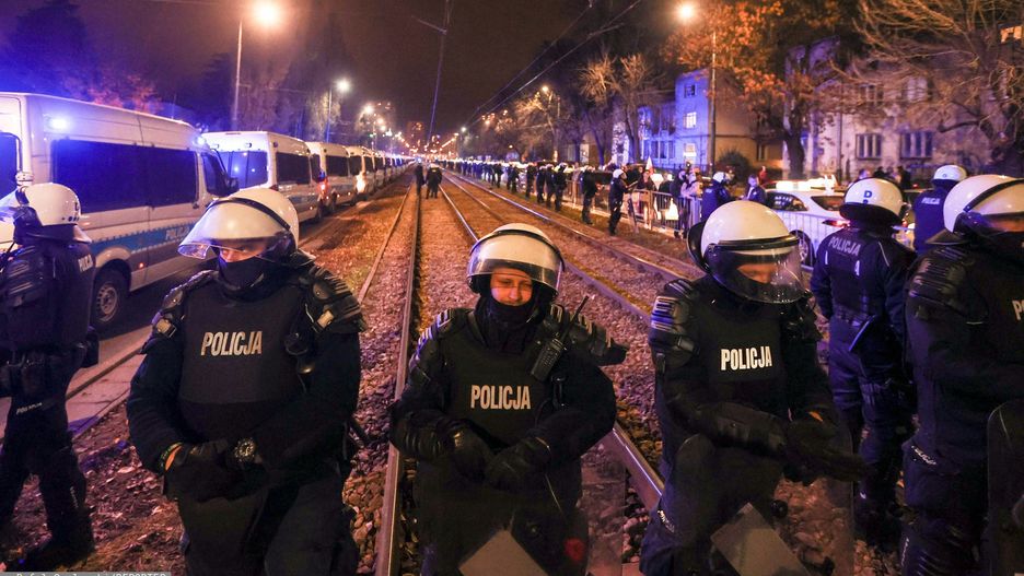 Od pierwszego dnia protestu policjanci pilnują domu Jarosława Kaczyńskiego na warszawskim Żoliborzu