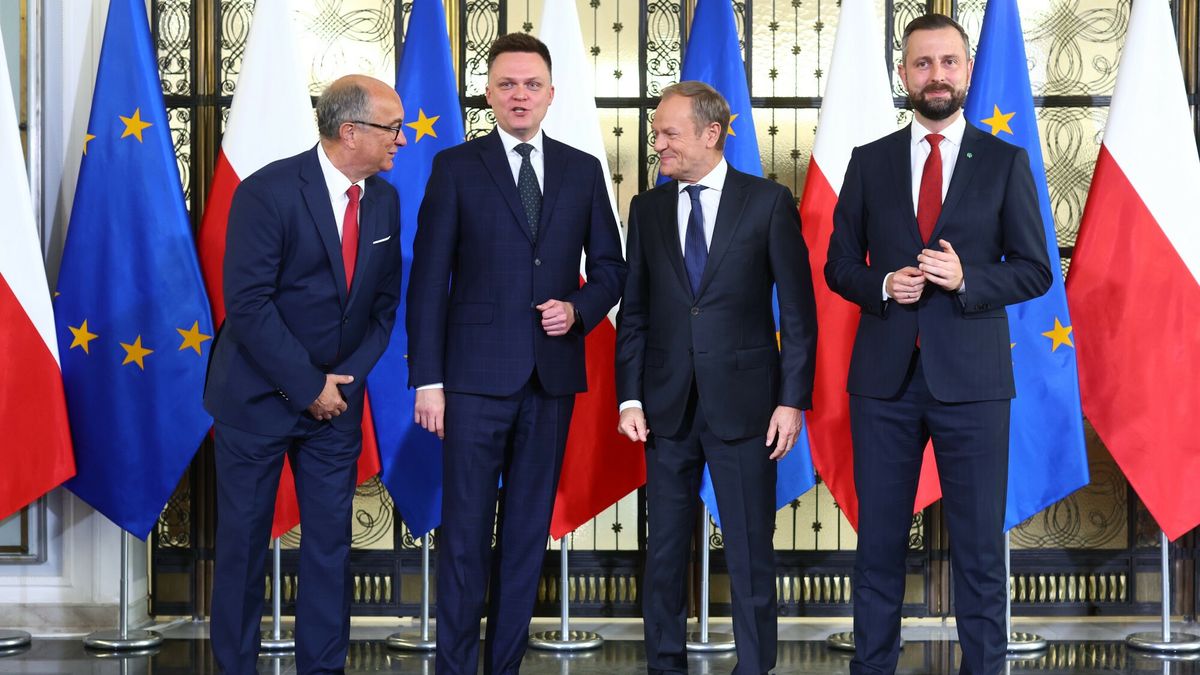 Konferencja liderów opozycji:  przewodniczącego Platformy Obywatelskiej - Donalda Tuska, przewodniczącego Polska 2050 - Szymona Hołowni, prezesa Polskiego Stronnictwa Ludowego - Wladysława Kosiniaka-Kamysza i przewodniczącego Nowej Lewicy - Wlodzimierza Czarzastego