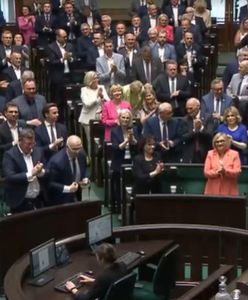 Kaczyński aż wstał, PiS bije brawo. Sejm odrzuca zmianę ws. aborcji