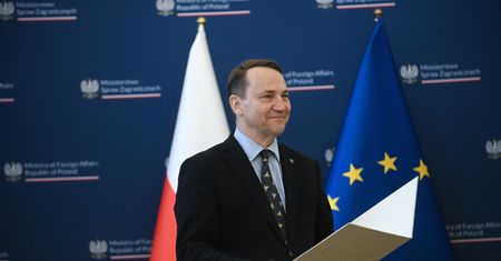 Sikorski komentuje prerogatywy prezydenta. Ma jedną prośbę
