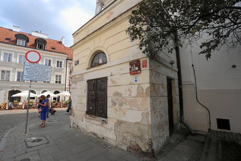 Miasto sprzedało najmniejszy budynek w Warszawie. Taniej niż mikrokawalerka