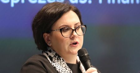 Zarobiła miliony w PZU. Chciała wrócić do pracy do urzędu. Rozwiązali umowę