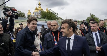 Macron wskazuje na konieczność zawieszenia broni przed rozpoczęciem negocjacji rosyjsko-ukraińskich