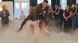Podbili sieć. Wszyscy patrzą na tych nowożeńców. 240 tys. odsłon