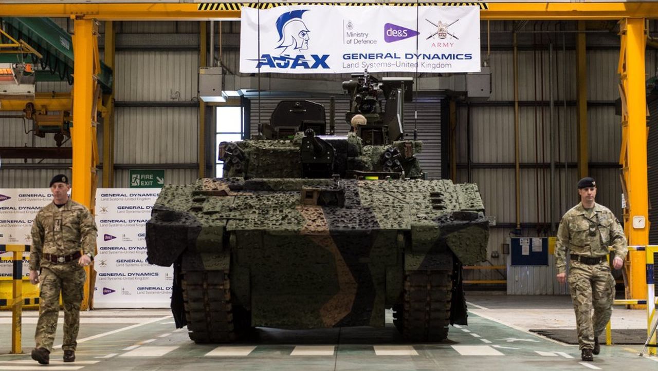 Ajax w zakładach w Merthyr Tydfil.