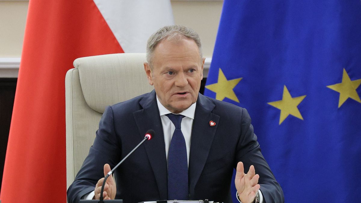 Warszawa, 09.12.2025. Premier Donald Tusk na posiedzeniu rządu w KPRM w Warszawie, 9 bm. Rada Ministrów ponownie zajmie się projektem ustawy o rynku kryptoaktywów. Ponadto ministrowie zajmą się też m.in. strategią polskiej polityki zagranicznej na lata 2026-2030. (mr) PAP/Paweł Supernak