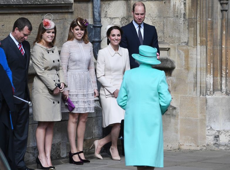 Księżna Katarzyna z księciem Williamem, księżniczki Beatrice i Eugenie, książę Andrzej, królowa Elżbieta