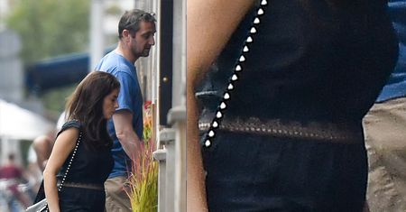 Blada i zmęczona Weronika Rosati w ciąży na lunchu z chłopakiem (ZDJĘCIA)