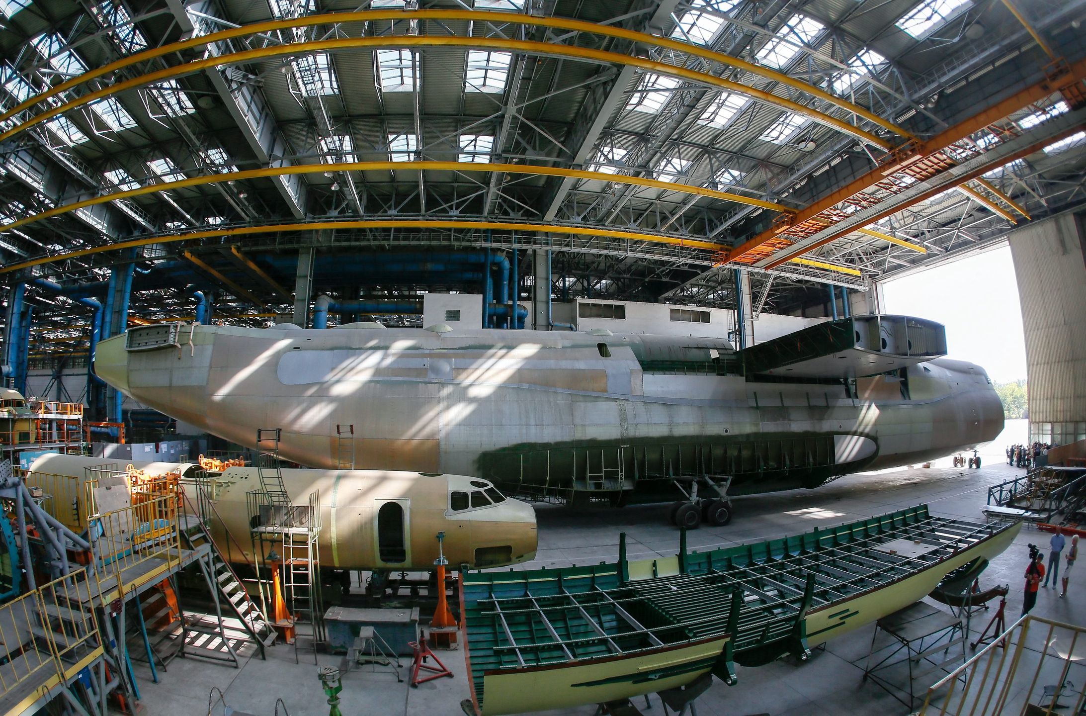 Ukrainian Antonov An-225 Mriya aircraft in the assembly shop of the Antonov aircraft plant in Kievepa05528496 The fuselage of Ukrainian Antonov An-225 'Mriya' (Dream) aircraft stands in the assembly shop of the Antonov aircraft plant in Kiev, Ukraine, 07 September 2016. Ukraine's state-owned Antonov enterprise and Aerospace Industry Corporation of China (AICC) on August 30 signed an agreement to complete the world's second example of the An-225 Mriya aircraft and launch the large-scale Antonov-licensed manufacture of the said model in China, according to a Ukrainian Independent Information Agency (UNIAN) report. The Antonov An-225 'Mriya' is a strategic airlift cargo aircraft which was originally designed by the then Soviet Union's Antonov Design Bureau in the 1980s. An-225 'Mriya' is longest and heaviest airplane of its kind ever built. Powered by six engines it is able to take off with a maximum weight of 640 tons.  EPA/SERGEY DOLZHENKO Dostawca: PAP/EPA.SERGEY DOLZHENKO