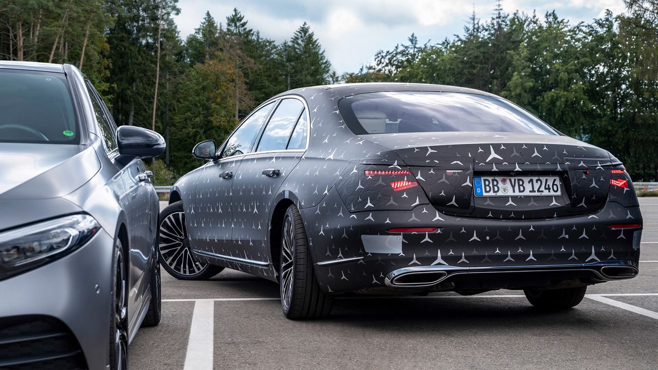 Mercedes chwali się nową Klasą S. Będzie mieć inteligentne zawieszenie i skrętną tylną oś