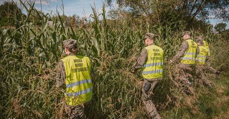 Poszukiwania fragmentów „dronów”, które naruszyły Polską przestrzeń powietrzną trwają.