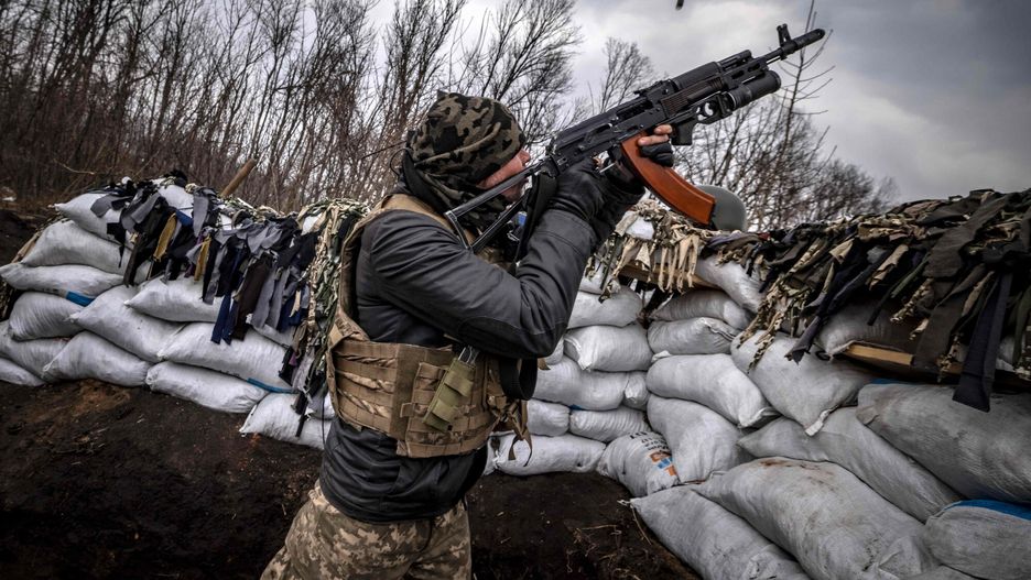 100 dni wojny na Ukrainie - AFP
UKRAINE - RUSSIA CONFLICT 100 DAYS 100 PICTURES
AFP presents a selection of 100 pictures to mark 100 days of Russia's war in Ukraine

A Ukrainian serviceman shoots at a Russian drone with an assault rifle from a trench at the front line east of Kharkiv on March 31, 2022. - Russian forces are repositioning in Ukraine to strengthen their offensive on the Donbass, Nato said on March 31, 2022, on the 36th day of the Russian-Ukrainian conflict, as shelling continues in Kharkiv (north) and Mariupol (south). (Photo by FADEL SENNA / AFP) / UKRAINE - RUSSIA CONFLICT 100 DAYS 100 PICTURES
FADEL SENNA