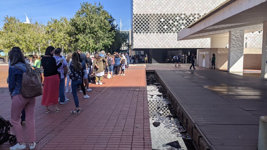 Kolejka do oceanarium w Lizbonie w ostatni weekend października