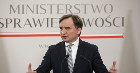 Ziobryści grożą PiS: koalicja wisi na włosku. Kulisy przepychanek w rządzie