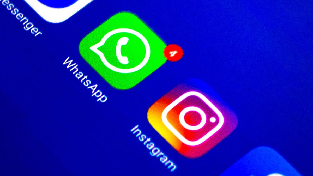 BRAZIL - 2020/07/25: In this photo illustration the social media icons (Messenger, WhatsApp, Instagram and Facebook) seen displayed on a smartphone. (Photo Illustration by Rafael Henrique/SOPA Images/LightRocket via Getty Images)