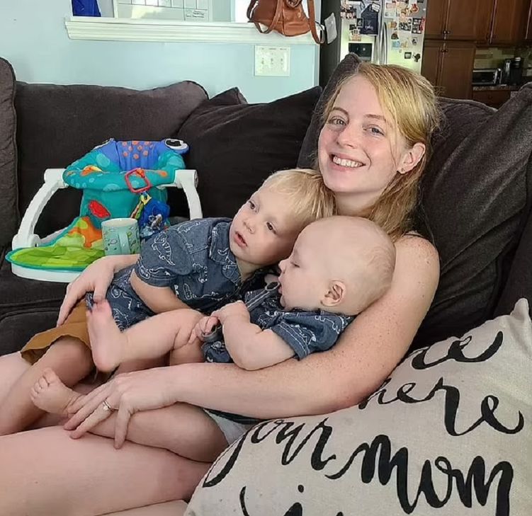 Kobieta jest teraz szczęśliwą mamą dwójki synów