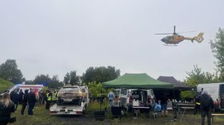 Wypadek na Wrak Race w Gliwicach. Jedna osoba nieprzytomna po uderzeniu oponą. Na miejsce wezwano śmigłowiec LPR
