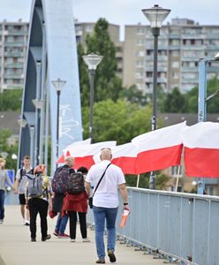 Niemiec oskarżony o znieważenie polskich flag na moście granicznym