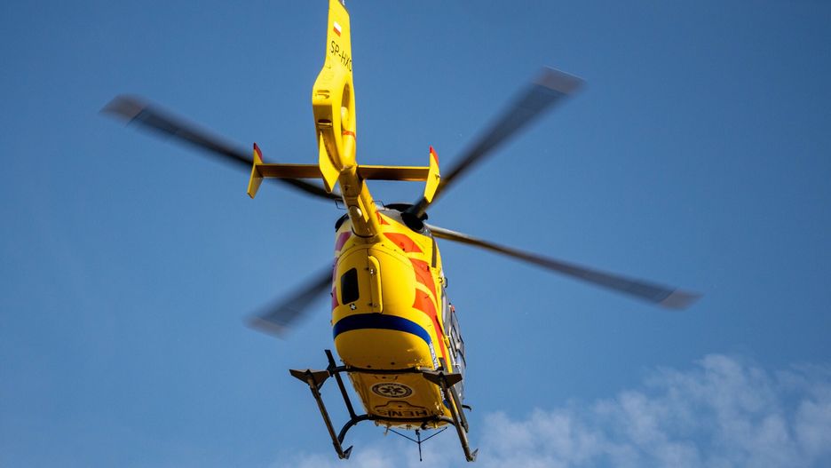 Dachowanie na DK27 pod Zielon? G�r?
Fot. NewsLubuski/East News, Swidnica, 30.08.2024. Zdarzenie drogowe na drodze krajowej nr 27 kolo Zielonej Gory. Na odcinku Swidnica - Piaski dachowal samochod osobowy. Jedna osoba trafila do szpitala. To kierowca, ktory byl pod wplywem alkoholu. Na miejsce przylecial smiglowiec LPR.
NewsLubuski