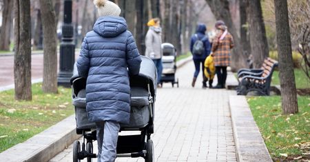Tak zatrudniają firmy w Polsce. Wiceminister tłumaczy, jaki problem mają matki