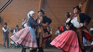 Bobowskie Spotkania z Folklorem Pogórza: „Jakubkowianie” z Łososiny Dolnej rozgonili deszczowe chmury nad Bobową