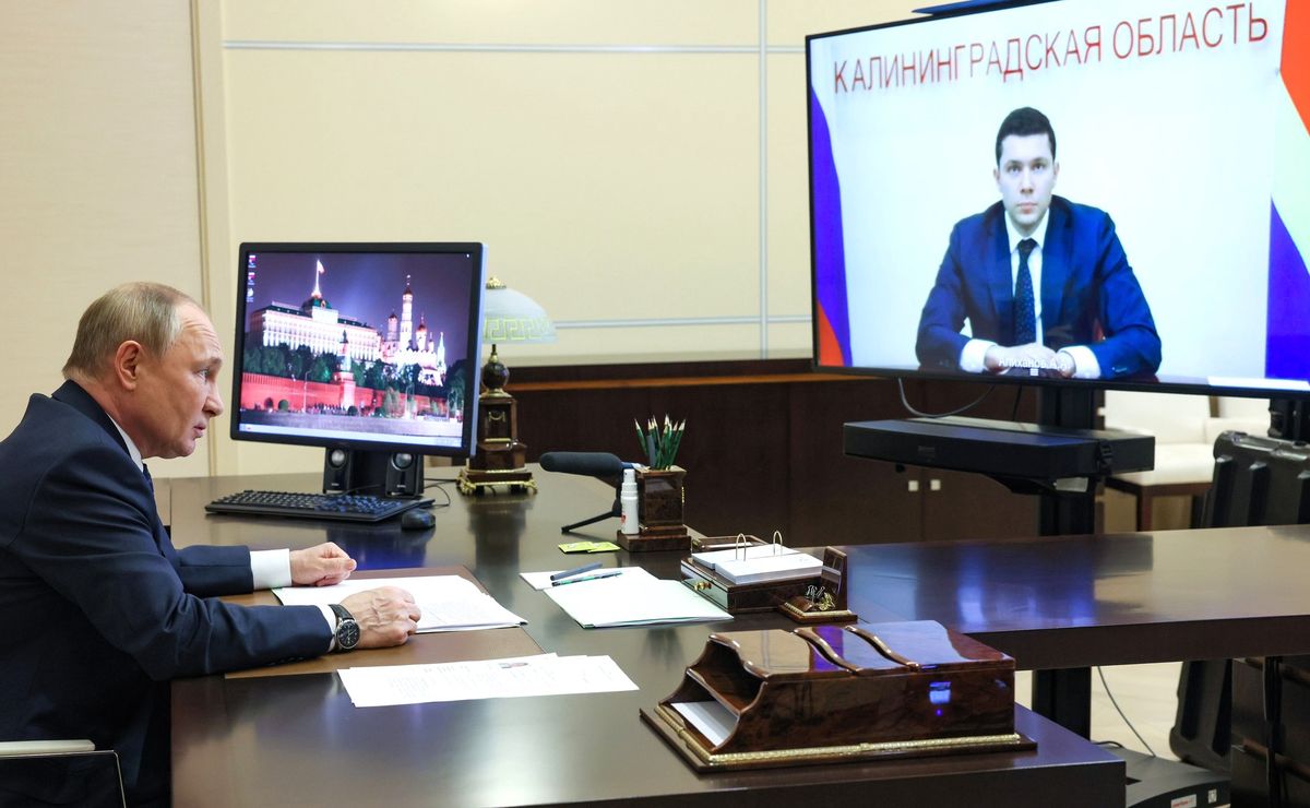 Władimir Putin i gubernator Kaliningradu omawiaja sprawy sankcji gospodarczych