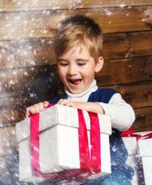 Prezenty coraz częściej kupujemy w sieci. Niektórzy mają jednak zastrzeżenia