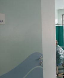 Resort da więcej pieniędzy na usuwanie zaćmy. Kolejki mają się zmniejszyć