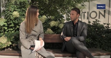 Mateusz Juroszek obraca miliardami z zakładów sportowych, ale i tak inwestuje na giełdzie