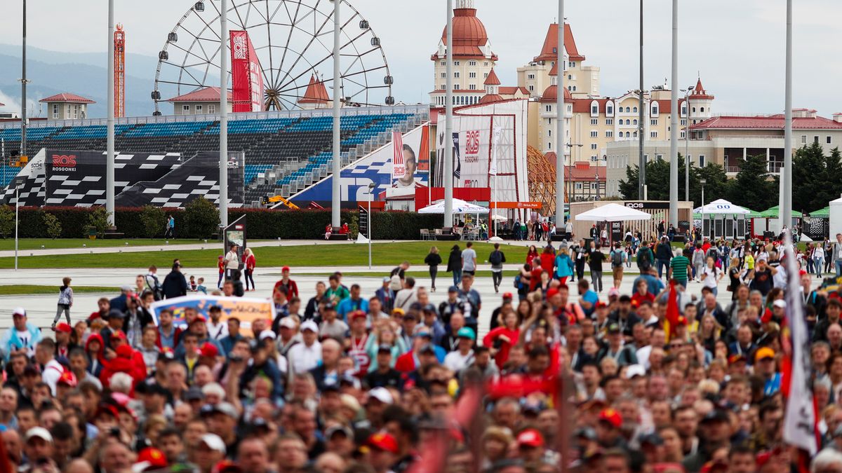 Zdjęcie okładkowe artykułu: Materiały prasowe / Pirelli Media / Na zdjęciu: kibice podczas GP Rosji