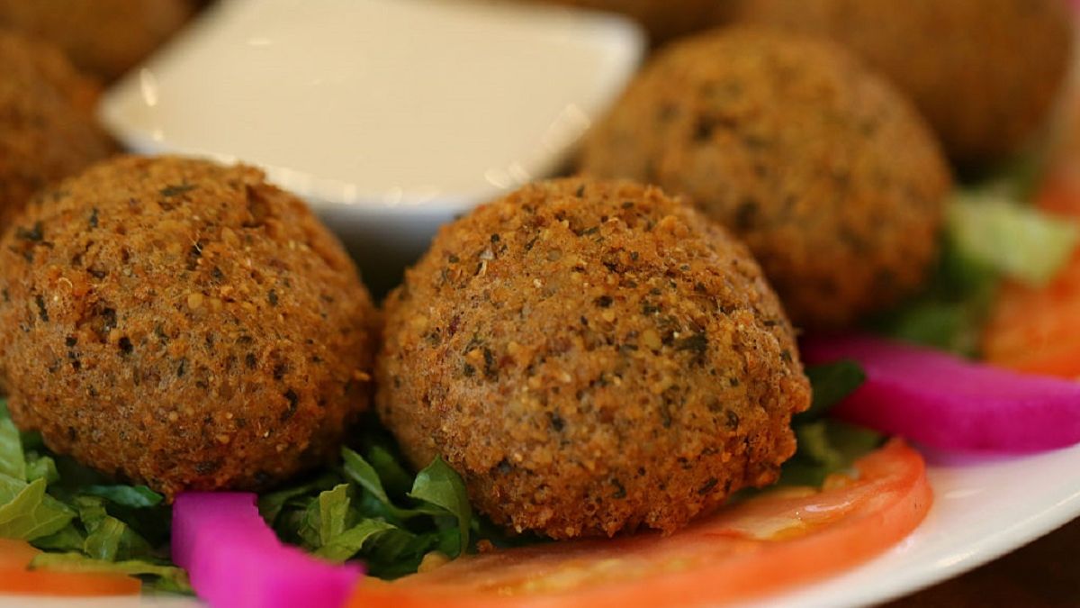 Kotlety z ciecierzycy to idealny pomysł na szybki obiad.