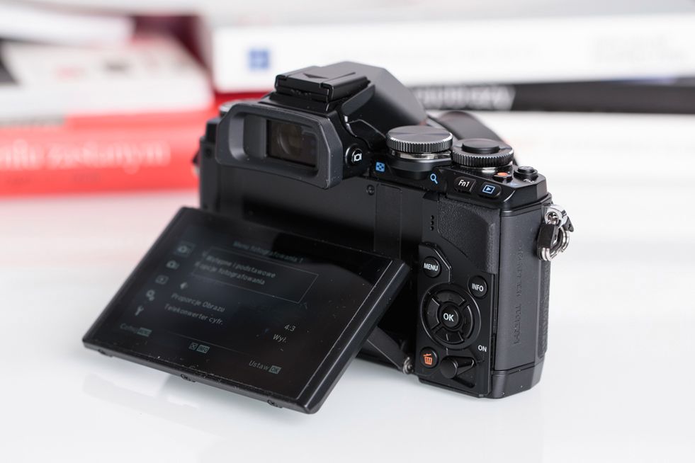 Olympus OM-D E-M10 - dopracowany, rozsądny i piękny  [test] 6