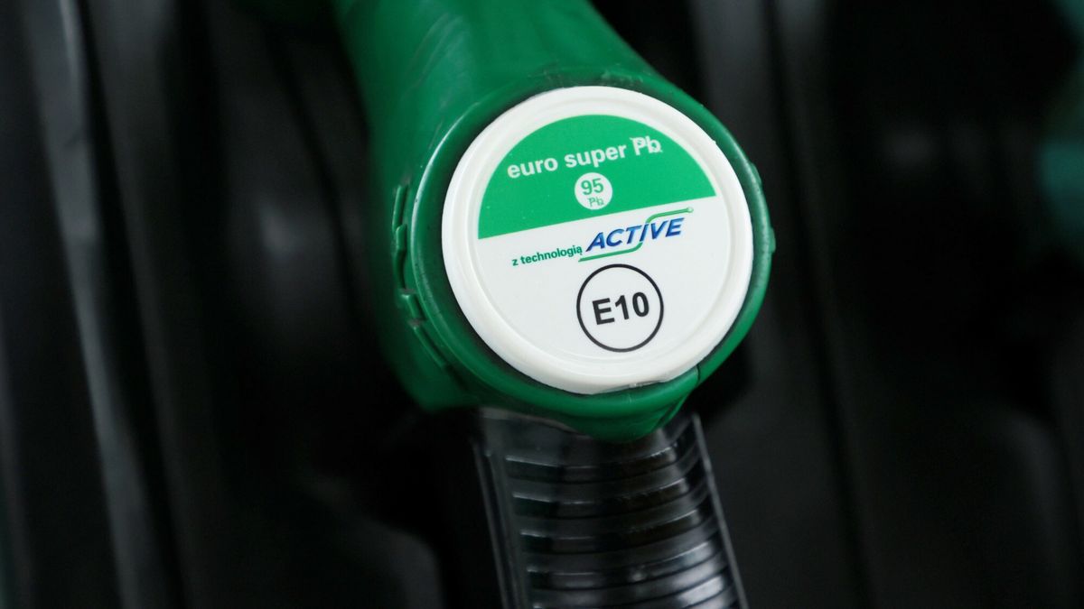 Na stacjach paliw w Polsce benzyna E10 zastępuje "starą" E5. Zdjęcie ilustracyjne