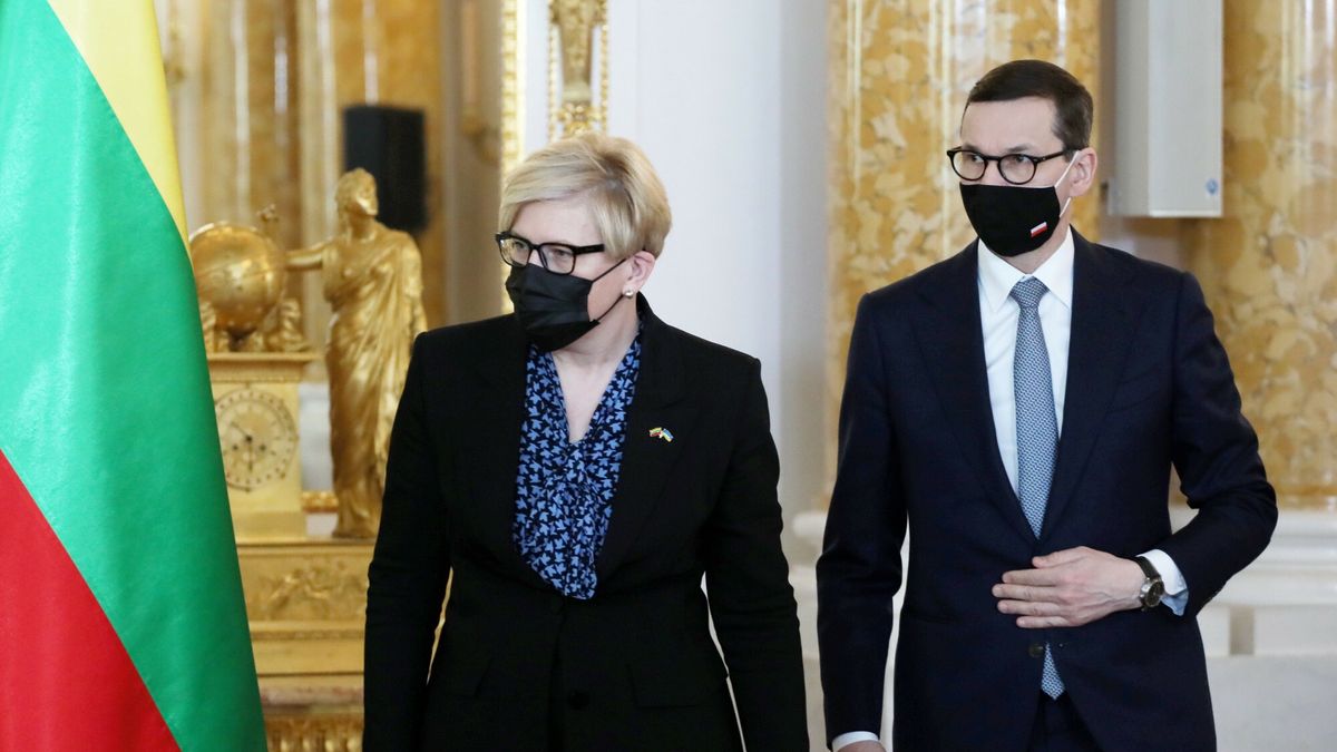 Spotkanie Szef�w Rz?d�w Pa?stw Tr�jk?ta Lubelskiego
Fot. Wojciech Olkusnik/East News, Warszawa, 14.03.2022. Zamek Krolewski. Spotkanie Szefow Rzadow Panstw Trojkata Lubelskiego. Tematem rozmow jest wsparcie dla Ukrainy w w zwiazku z inwazja rosyjska.
N/z: premier Litwy Ingrida Simonyte, premier Mateusz Morawiecki
Wojciech Olkusnik