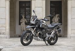 Każda okazja do edycji specjalnej jest dobra. Moto Guzzi V85 TT Guardia d’Onore nawiązuje do gwardii prezydenta