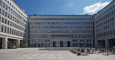 40 milionów na wynajęcie siedziby dla ministerstwa, które zlikwidowano