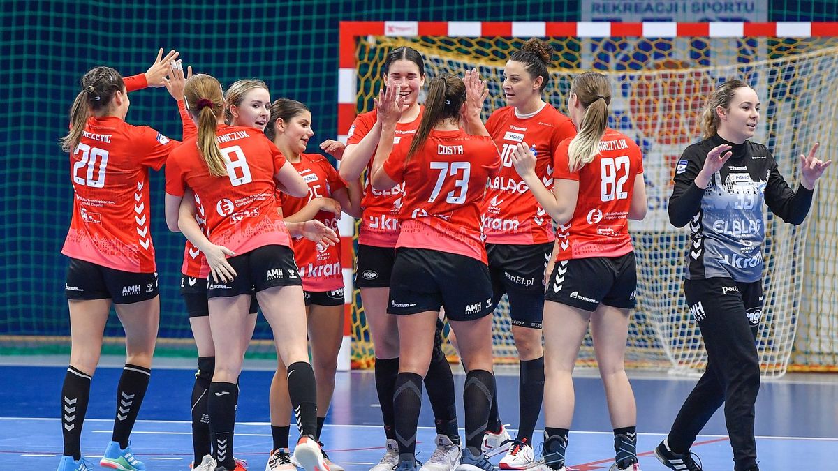 Materiały prasowe / Marcin Bulanda / PressFocus / Na zdjęciu: zawodniczki EKS Startu Elbląg