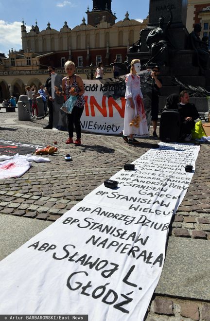 "Kościół winny, nie święty". Antyklerykalny protest w Krakowie