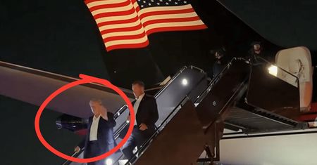 Donald Trump widziany po raz pierwszy od zamachu. Wysiadał z samolotu