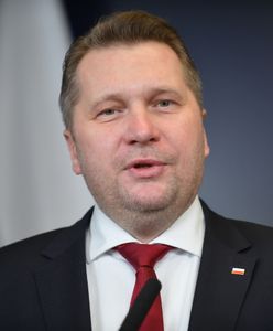 Czarnek brnie dalej. "Nie ma dzieci, nie ma godzin"