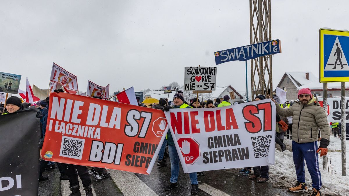 Protest przeciwko budowie trasy S7
23.11.2025 GLOGOCZOW 
 PROTEST W SPRAWIE BUDOWY TRASY S7
 FOT. ANNA KACZMARZ /  POLSKA PRESS
ANNA KACZMARZ / POLSKA PRESS