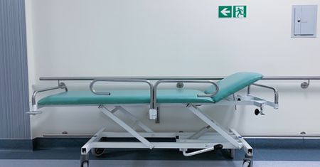 Kalisz. Tragiczna pomyłka w klinice. Pielęgniarka niechcący zabiła pacjentkę