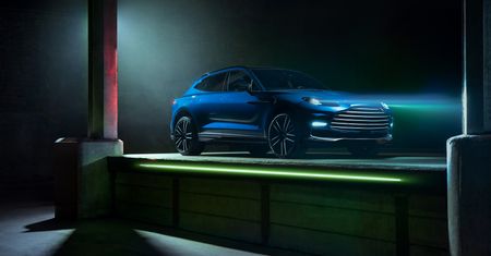 Aston Martin DBX707 to nowy najszybszy super-SUV. Ma 707 koni z czterech litrów i start z katapulty