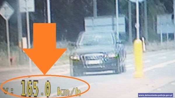 Bolesławiec. 165 km/h w terenie zabudowanym. 18-latek stracił prawo jazdy