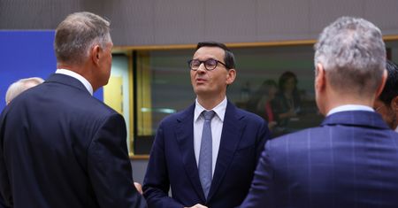 Ile długu PiS zamiótł pod dywan? Ekonomiści policzyli prawdziwy deficyt