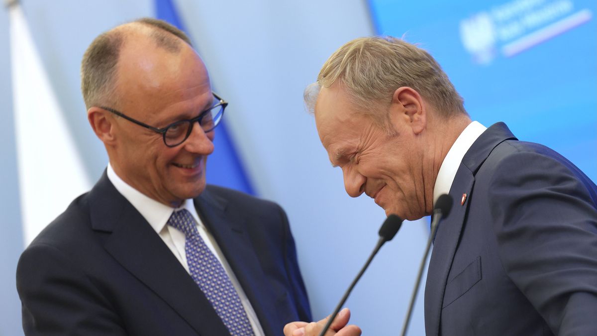 New German Chancellor Merz visits Warsaw
epa12081419 Polish Prime Minister Donald Tusk (R) and German Chancellor Friedrich Merz attend a news conference following their meeting at the prime minister's office in Warsaw, Poland, 07 May 2025. The German Chancellor visits France and Poland the day after his election.  EPA/HANNIBAL HANSCHKE 
Dostawca: PAP/EPA.
HANNIBAL HANSCHKE
diplomacy