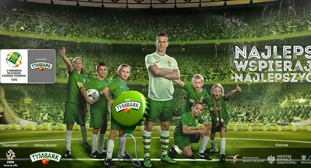 Mały piłkarz wspiera Arkadiusza Milika w nowej reklamie Tymbarku (wideo)